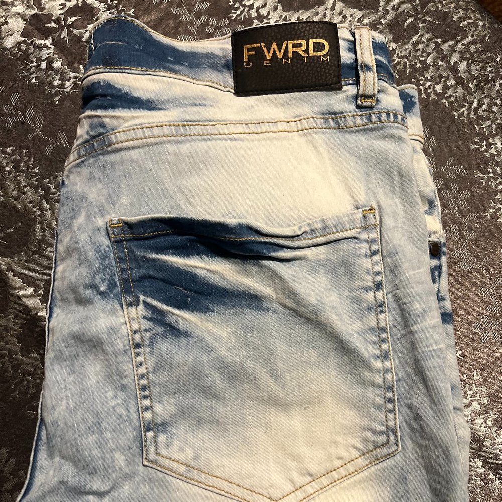 MENS SHORTS - Picture 3 of 3
